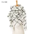 Bufanda cuadrada grande a cuadros blancos y negros de hilo bouclé con bordes deshilachados - 135x135cm / Blanco Crema (FJ-32#)
