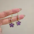 Elegante lila Blumenohrringe im koreanischen Stil mit Goldhaken und Zirkonia-Steinen - Lila (Goldener Sockel)