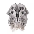 Poncho para mujer de estilo bohemio con estampado geométrico étnico y detalles de flecos - Tops / 120x140cm / Copo de Nieve Negro