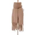 Bufanda de invierno gruesa de mohair sintético con borlas elegantes en color camel para mujer - 190x48+15cm / 215x38+16cm / Camel Oscuro