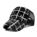 Berretto da baseball nero con paillettes, motivo a griglia bianca e retro in mesh - Regolabile (55-59cm) / Paillettes Bianche e Nere