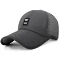 Gorra de béisbol de malla gris transpirable de moda para hombres y mujeres protección solar. - Ajustable (Para 56-60cm) / Estilo Letra-Gris Oscuro