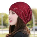 Eleganter roter Spitzen-Beanie-Hut mit goldenen Strasssteinen für Damen im Freien - Einheitsgröße (Dehnbar) / Jujuberot (Linienstrass)