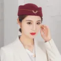 Élégant chapeau de stewardess bordeaux en laine avec garniture dorée et emblème d'aile - Taille Unique (Convient au tour de tête 55-57cm) / Bordeaux