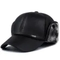 Diese schwarze Winter-Baseballkappe aus PU-Leder hat warme Kunstfell-Ohrenklappen - BEST Kleines Label (BQ381) / Schwarz (Graues Fleecefutter)