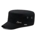Verstellbare schwarze Flatcap-Militärmütze für Herren mit atmungsaktiven Löchern und Sport-Abzeichen - Standardgröße (56-59cm) / Schwarz