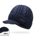 Dunkelblaue Winter-Strickmütze mit Schirm und abnehmbarem Sport-Metallemblem - Hat-dark blue / Einheitsgröße (Dehnbar)
