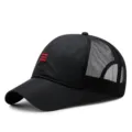 Berretto da baseball in mesh nero traspirante da uomo con tessuto ad asciugatura rapida - Taglia Normale (56-59cm) / Stile a Tre Strisce in Maglia a Nido d'ape / Nero