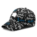 Stijlvolle zwarte hiphop-honkbalpet met graffiti-letterprint en witte rechthoekige patch - Letterprint Gebogen Rand / Zwart