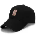 Berretto da baseball classico in cotone nero da uomo con una patch logo in pelle pregiata. - Regolabile (Adatto per circonferenza testa 56-60cm) / Stile in Cotone / Nero