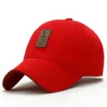 Cappellino da baseball classico in cotone rosso con dettaglio in pelle di alta qualità - Cotton-Red / Regolabile (Adatto per circonferenza testa 56-60cm)