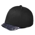 Casquette de baseball noire à bord court avec un motif de camouflage sombre sur le bord - Étoile filante brillante