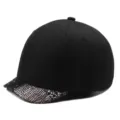 Casquette de baseball noire à bord court avec visière à texture peau de serpent métallique - Points dorés étoilés