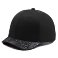 Casquette de baseball noire classique à bord court avec visière motif serpent style urbain - Queue de phénix dorée