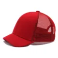 Berretto trucker rosso traspirante in mesh con visiera corta per l'estate all'aperto - Taglia Unica (55-59cm) / Stile in Maglia Traspirante / Rosso