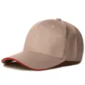 Gorra de béisbol caqui con borde rojo, gorra de trabajo en blanco de alta calidad. - Ajustable (56-60cm) / Estilo de 6 Paneles (Hebilla de Cobre) / Caqui con Rojo