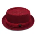 Αναπνεύσιμο μπορντό διχτυωτό καπέλο τζαζ fedora για καλοκαιρινή ηλιακή προστασία - Ένα μέγεθος / Στυλ με Υφή / Μπορντό