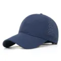 Atmungsaktive marineblaue schnelltrocknende Sportkappe mit lasergeschnittenen Löchern - Dunkelblau