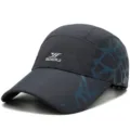 Cappellino sportivo traspirante grigio scuro con protezione solare e stampa a linee - Regolabile (56-60cm) / Motivo a Linee (Tipo 2) / Grigio scuro