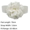 Weißer elastischer Taillengürtel mit einer großen dekorativen Stoffblume für Kleider - 70cmx5.8cm / Weiß