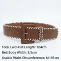 Vintage brauner breiter Ledergürtel mit weißen Ziernähten, 104 cm Gesamtlänge im Detail. - 5,5 cm Breit / Braun
