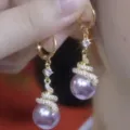 Elegant snake drop earrings with purple pearl and sparkling crystals in gold finish - Spirit Snake Pearl Style (E4530) / Purple Gold