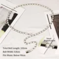 Eleganter silberner Ketten-Gürtel mit schwarzem Lederband und Vorhängeschloss-Anhänger - Schloss-Anhänger / Silber Weiß Schloss