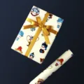 Papier cadeau de style chinois avec des motifs d'opéra et un nœud en ruban doré - 1 Feuille / Masque d'Opéra de Pékin