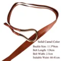 Élégante ceinture en cuir camel avec une grande boucle métallique en forme de fer à cheval en U - Plein Grand Chameau