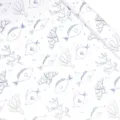 Hochwertiges weißes Kraft-Geschenkpapier mit blauem handgezeichnetem Meeresleben-Muster. - Linie kleiner Fisch / 50x70cm
