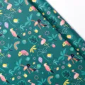 Cadeaupapier met tropisch bosmotief, toekans en flamingo's op een donkergroene basis - Tropisch Regenwoud / 50*70cm