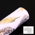 Premium Geschenkpapierrolle mit Goldfolien-Federmuster für Bastelarbeiten 50x70cm - Goldene Federn / 50x70cm