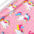 Papel de regalo rosa vibrante con unicornios y estrellas para fiestas de cumpleaños - Unicornio de Estrellas (Fondo Rosa) / 50x70cm