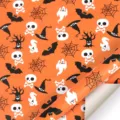 Oranges Halloween Geschenkpapier mit Totenköpfen, Geistern, Fledermäusen und Hexenhüten. - Halloween Totenkopf Stil / 50x70cm / Orange