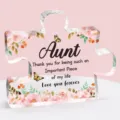 Gedetailleerd overzicht van de florale acryl puzzelplaquette voor tante met een tekst - Curve Q4 / Breedte Ongeveer 8cm Dikte 1cm / Tante dankbaarheid stijl
