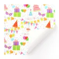 Buntes Geschenkpapier mit Geburtstagmotiven wie Partyhüten und süßen Kuchenmustern - Geburtstagsfeier / 50x70cm
