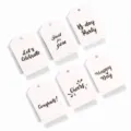 6er-Set weiße Geschenkanhänger aus Papier mit schwarzen englischen Grüßen für Feiern - Weiße Geschenkanhänger-Kombination / 6 Stück