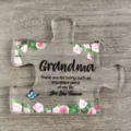 Acryl puzzelstuk plaque voor oma met elegant bloemendesign en liefdevolle tekst - Curve Q39 (Grootmoeder Stijl) / Breedte Ongeveer 8cm Dikte 1cm / Transparant Bedrukt