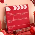 Clap de cinéma en bois rouge pour la photographie de mariage et d'événements créatifs - Style Actrice Principale (5823646159195)