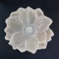 Detailed top-down view of a luxury flower-shaped metallic PVC heat-resistant placemat - Style D (Blooming Flower) / Gold