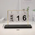 Calendrier de bureau créatif en bois avec cadre en métal doré et socle noir 24x15,5cm - Calendrier en Fer à Base Noire