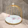 Luxuriöser goldener Badezimmer-Organizer im Vogelkäfig-Stil mit Marmorfuß, 20x23cm - Einlagig Rosa Steinmuster