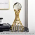 Élégante boule de cristal de style européen avec un grand support en métal doré élancé - 29x14x14cm / Taille Dorée Grande