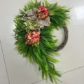 Farmhouse style hydrangea wreath with greenery and linen bow - Red And Green Hydrangea Style (H1-43) / Red and Green