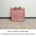 Elegante bandeja cuadrada de resina rosa vintage para joyas con un lazo dorado decorativo - Cuadrado / Rosa
