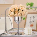Elegante ramo de 27 rosas camelia artificiales champán en un jarrón de plata fina - Amarillo