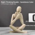 Figura decorativa de pensador abstracto en resina acabado arenisca leyendo un libro para casa - El pensador a la derecha leyendo (Color arenisca)
