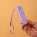 Μικρό μωβ τετράγωνο μπουκάλι σπρέι 10ml με ασορτί λουράκι καρπού για χρήση σε ταξίδια. - 10ml / Συμπαγές Μωβ