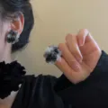 Elegant black and white layered flower stud earrings for a sophisticated vintage look. - Gradient Petal Style (E3371) / Grey Black and White