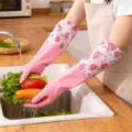 Guanti da cucina in PVC rosa impermeabili con maniche floreali per pulizia domestica - Coulisse / Rosa